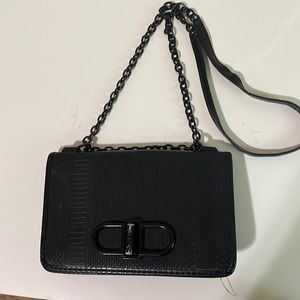 A really practical bag with so much space and goes with everything